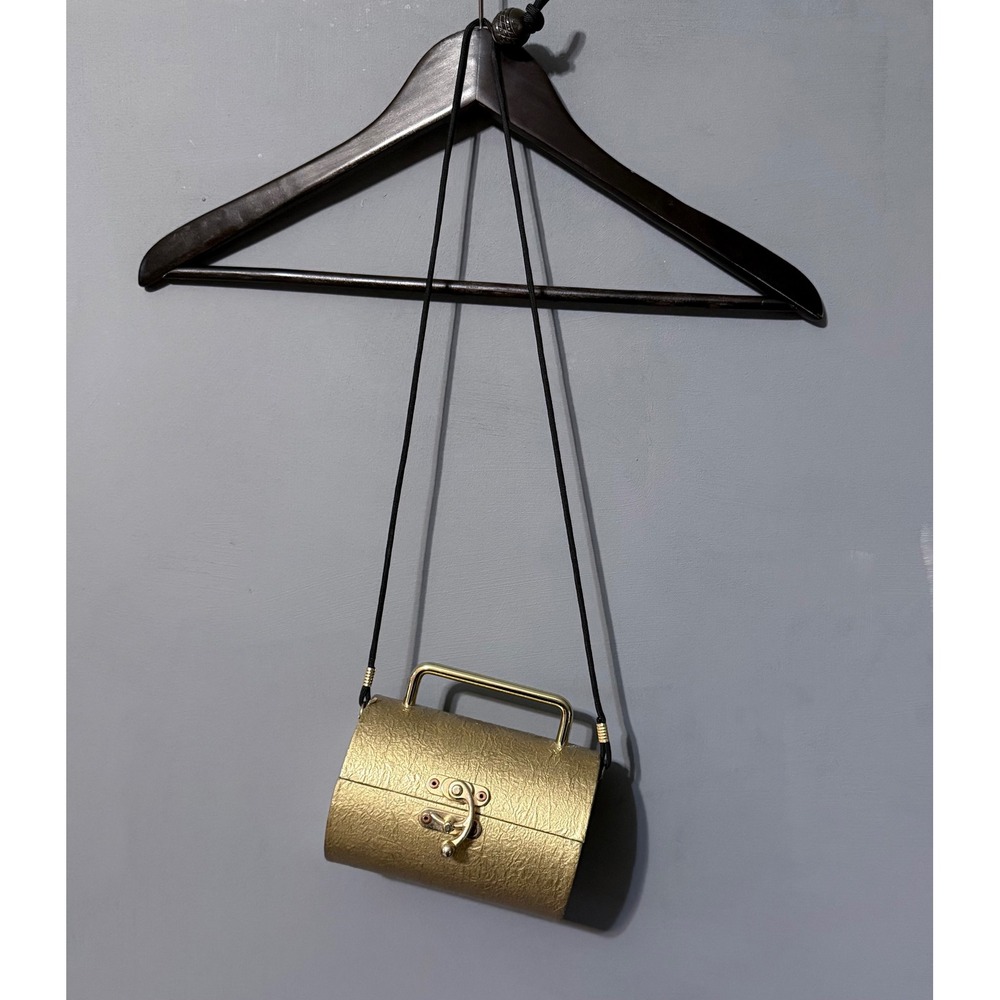 Unique Signed Hardsided Gold Crossbody Bag Metal Clasp Mirror Mini Small Retro - Picture 2 of 7